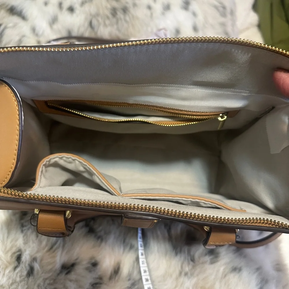 BCBG Tan Handbag /Shoulder Bag - Picture 5 of 7